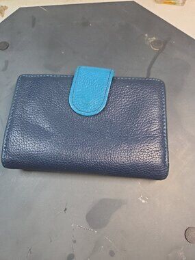 MEDIUM SIZE BLUE LEATHER WALLET